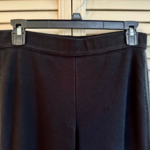 DKNY JEANS, WOMENS, BLACK KNIT PANTS WITH FAUX LEATHER SIDE STRIPES. SIZE M - Picture 4 of 9